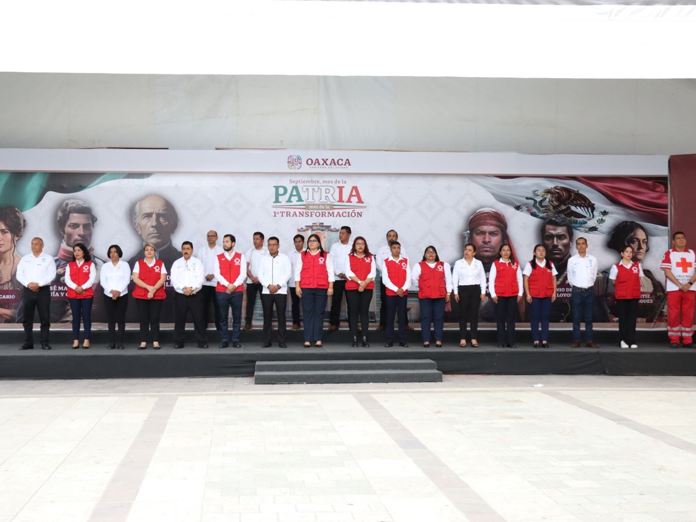 Participan Monte de Piedad del Estado y Cruz Roja Mexicana en arriamiento del Lábaro Patrio