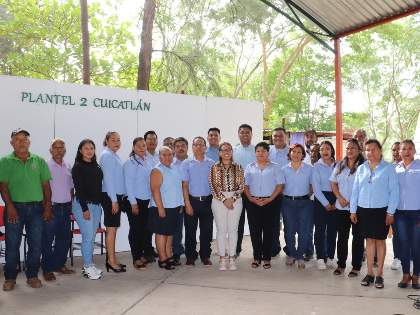 Equipa Cecyteo plantel educativo en Cuicatlán a favor de 256 bachilleres