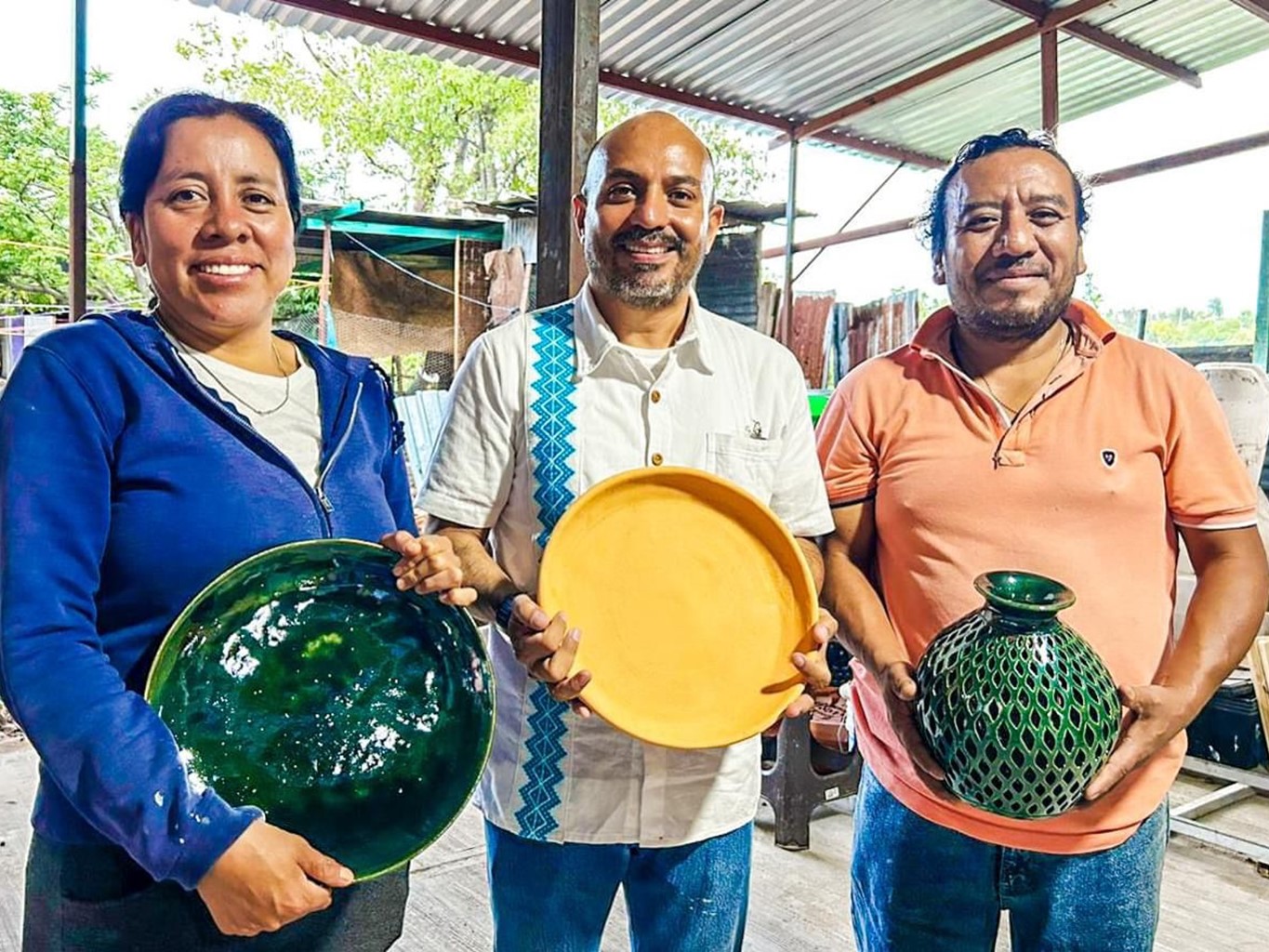 Suma IFPA esfuerzos con personas artesanas alfareras de Santa María Atzompa