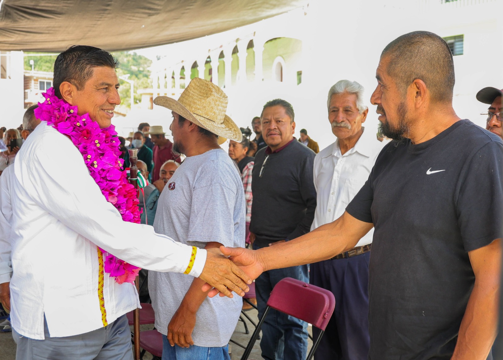 Acercan bienestar a familias de San Francisco Cajonos; construirán comedor comunitario