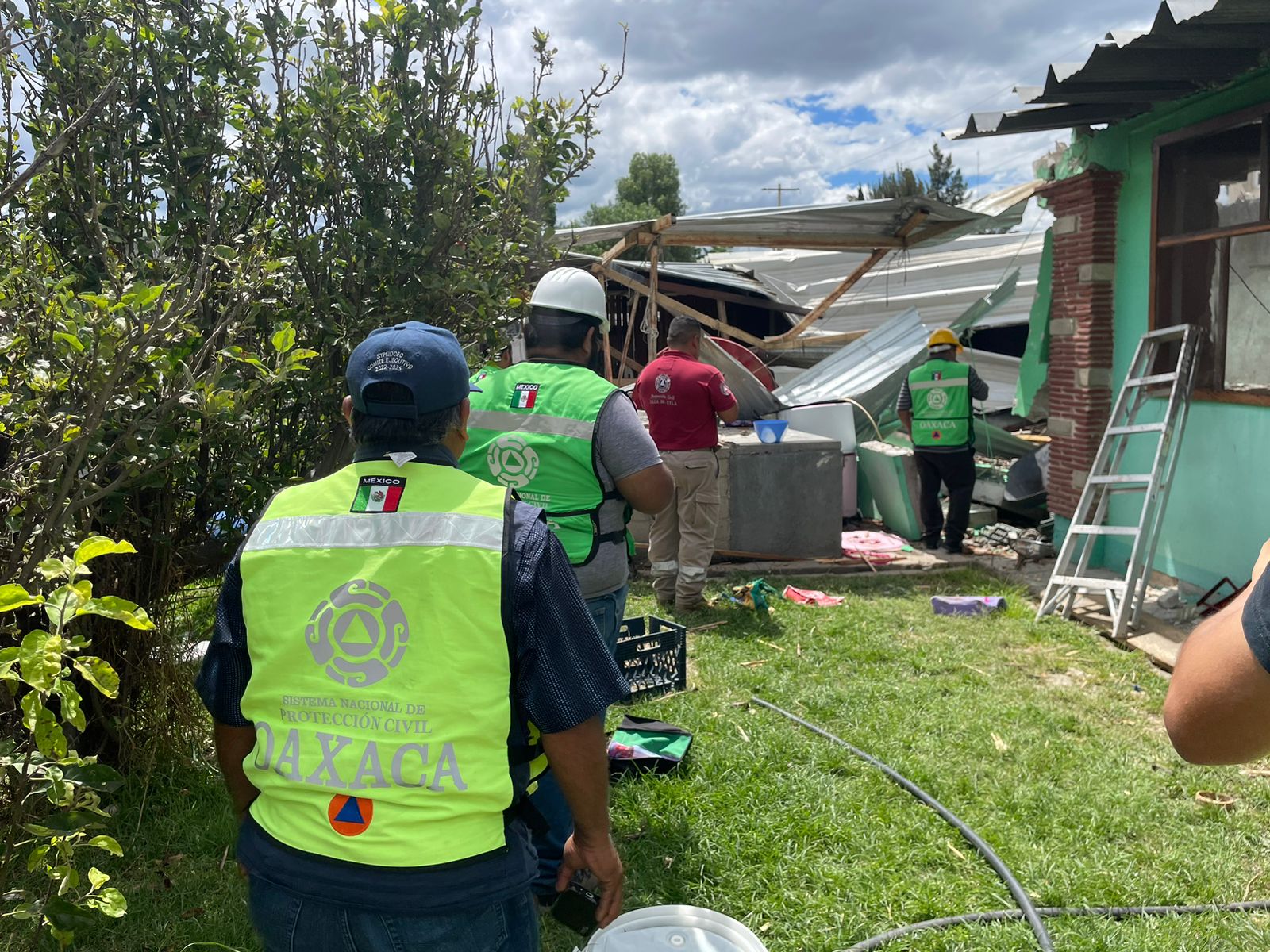 Protección Civil evalúa daños ocasionados por explosión en Magdalena Apasco