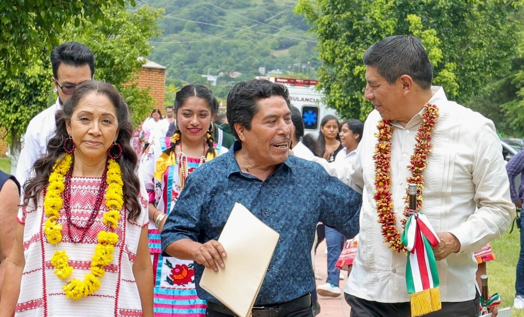 Compromete Gobierno de Oaxaca más de 10 mdp para el desarrollo con bienestar de Santa Cruz Mixtepec