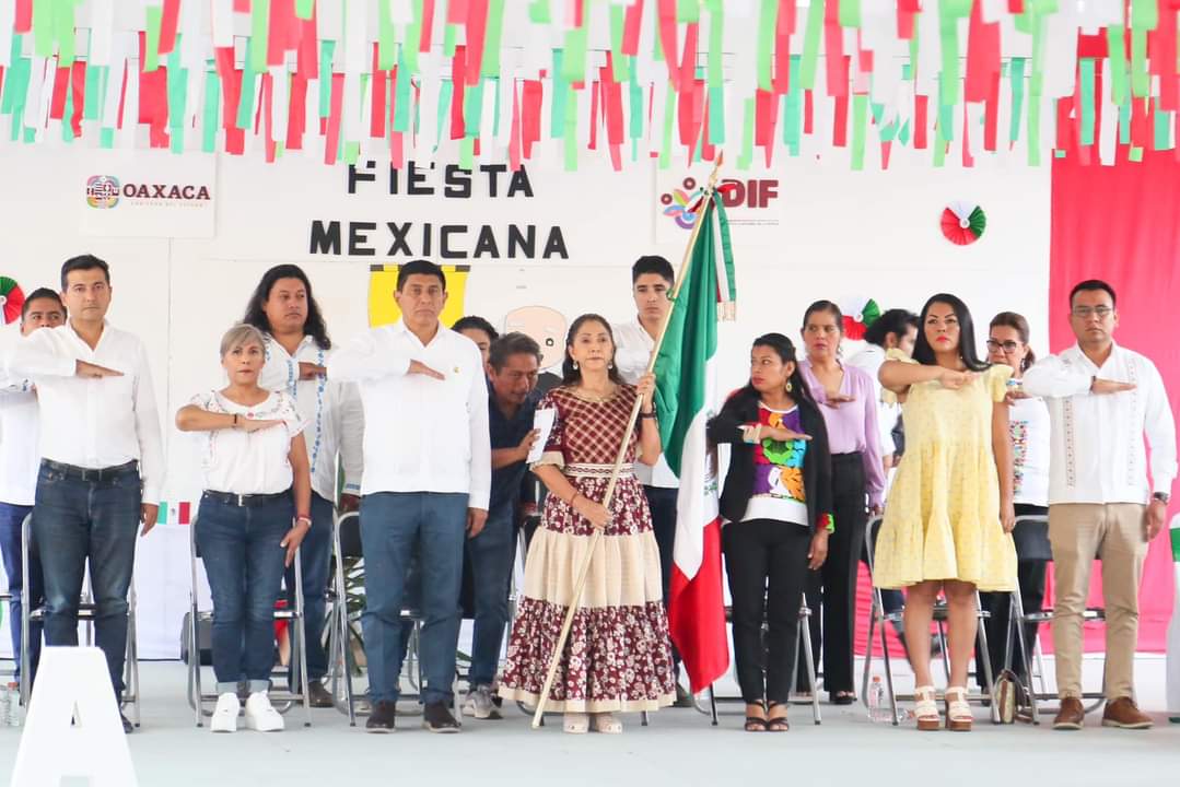 Honran en el DIF Oaxaca la gesta heroica de la Independencia de México