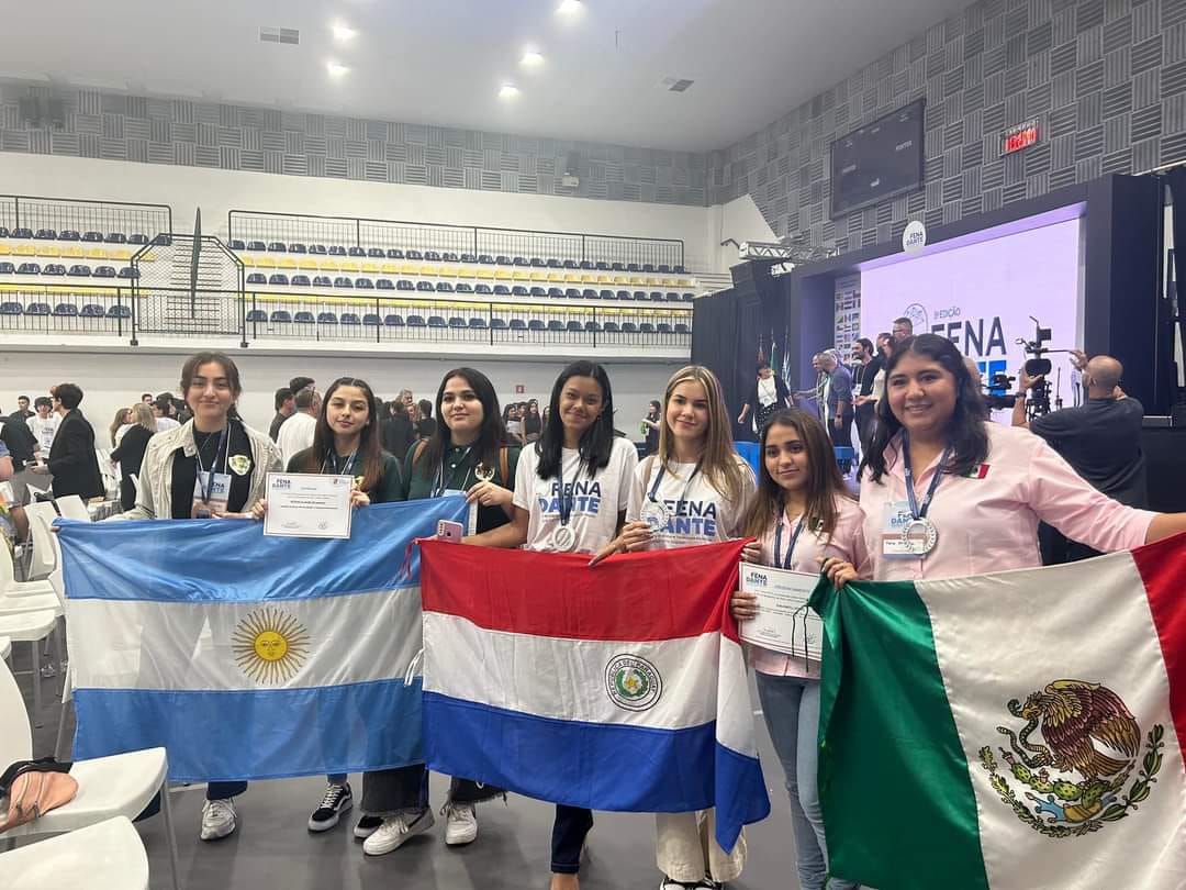 Estudiantes del Cobao ganan medalla de plata en Feria de Ciencias de Brasil