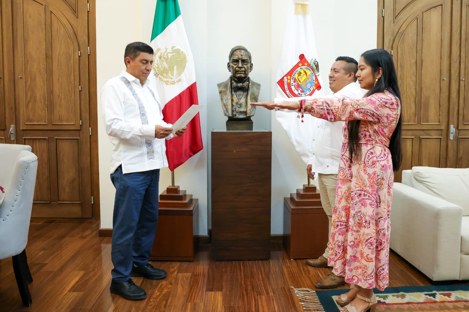 Designa Gobernador Salomón Jara a Noel Hernández y Mónica López como encargados de Administración y Sebienti