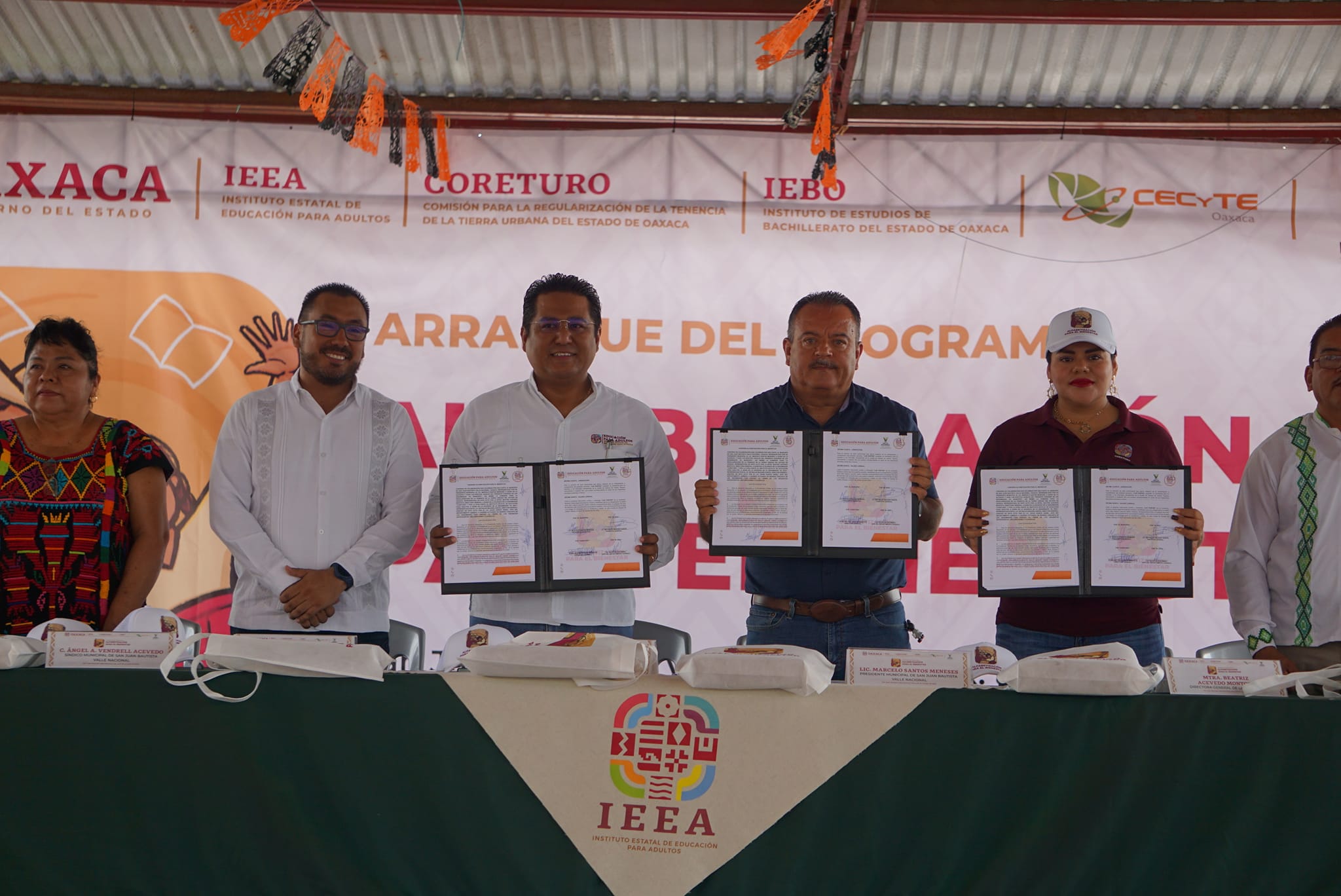 Arrancan IEEA y Coreturo programa Alfabetización para el Bienestar en Valle Nacional