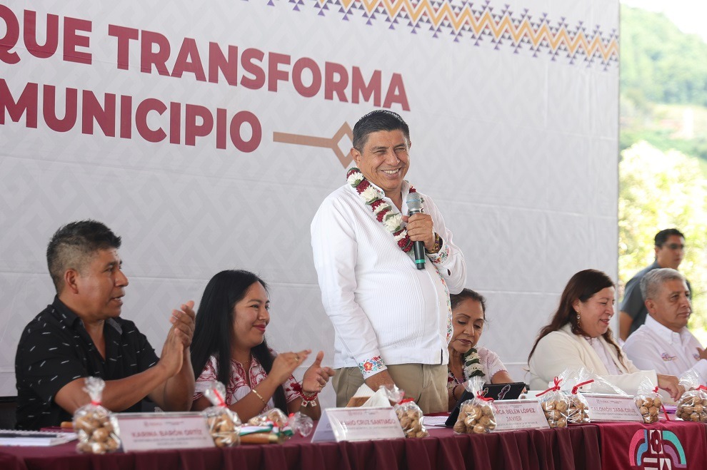 Lleva Salomón Jara Estrategia Trabajo que Transforma tu Municipio con recursos por 8.1 mdp a Santa María Yavesía