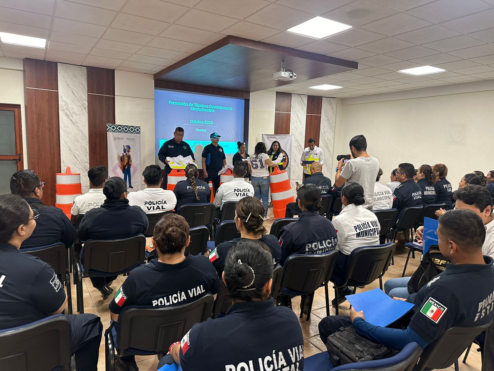 Capacitan a Policía Vial Estatal para fortalecer puntos de control de alcoholimetría