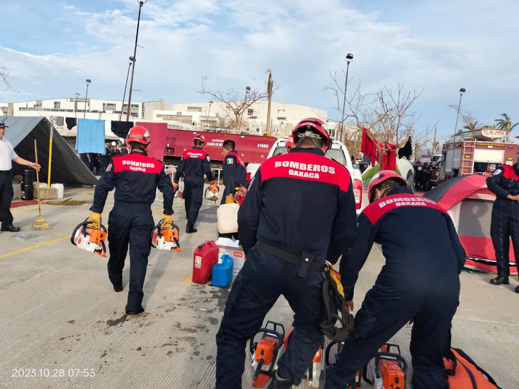 Gobierno de Oaxaca auxilia a personas guerrerenses afectadas por huracán Otis: Salomón Jara