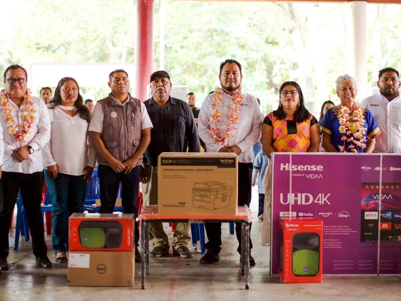 Reciben 29 escuelas de Chimalapas mobiliario y equipo con una inversión de 1.5 mdp