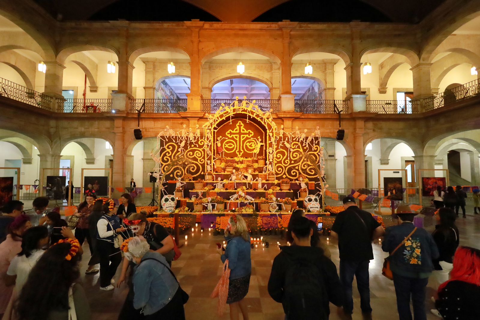 Maravilla Oaxaca con exhibición de altares y tapetes