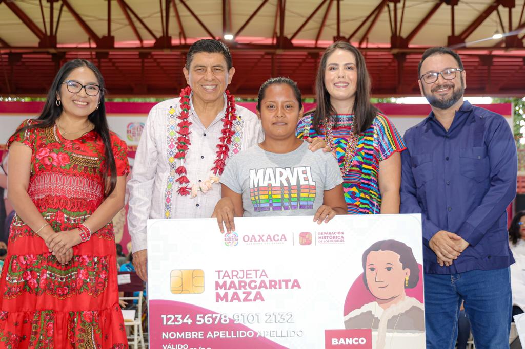 Con entrega de tarjetas Margarita Maza refrenda Gobierno de Oaxaca su compromiso con las mujeres de Tuxtepec