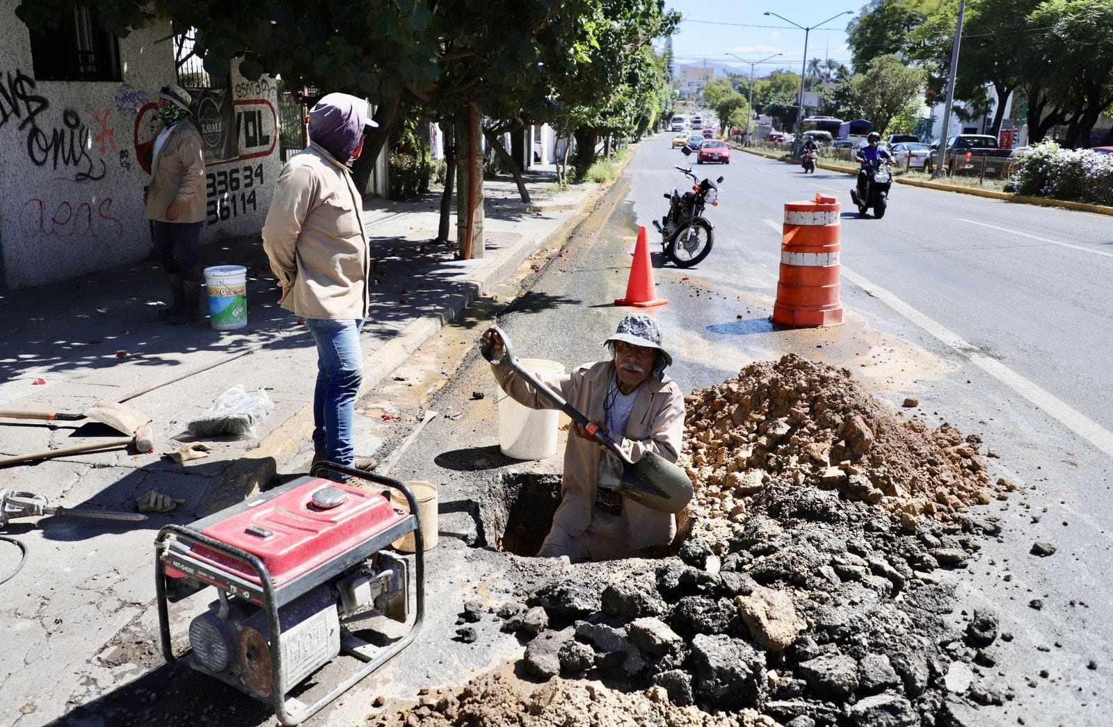 Atiende Soapa reportes de fugas de agua, alcantarillado y desazolves en puntos importantes de la capital