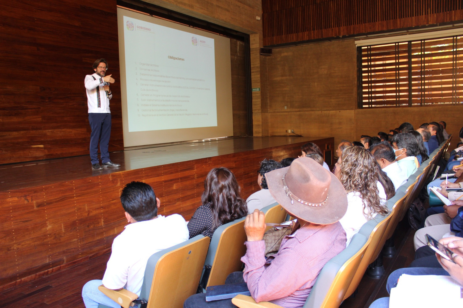 Capacitan a 328 municipios para que cumplan con la Ley General de Archivos