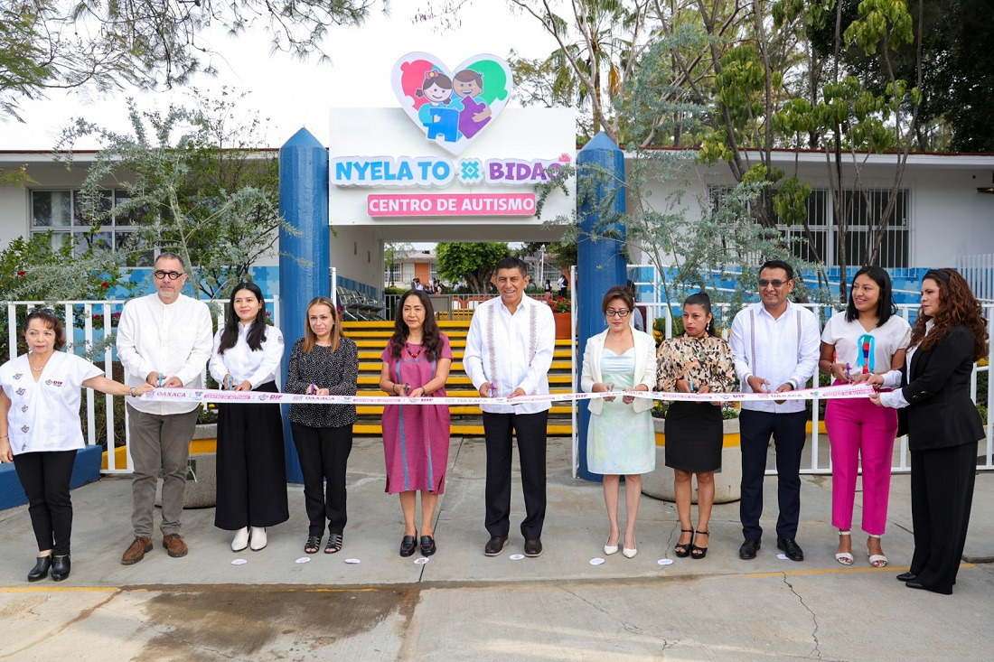 Oaxaca a la vanguardia en políticas de inclusión, inaugura Centro de Autismo Nyela To Bidao, abrazando a la niña y al niño