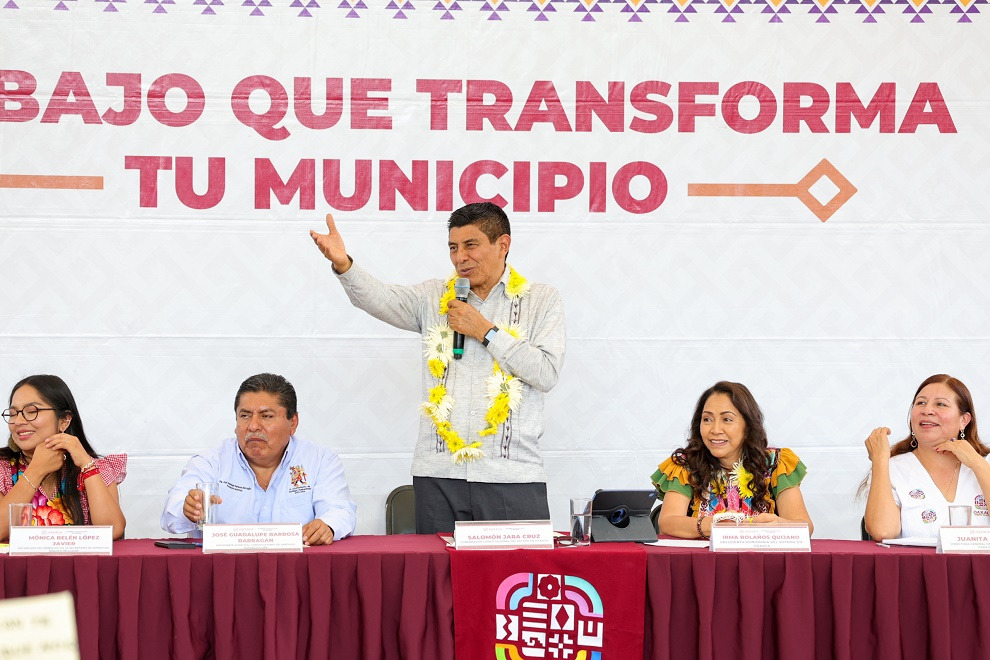 Gobierno de Salomón Jara lleva acciones y programas por 26 mdp a Huajolotitlán