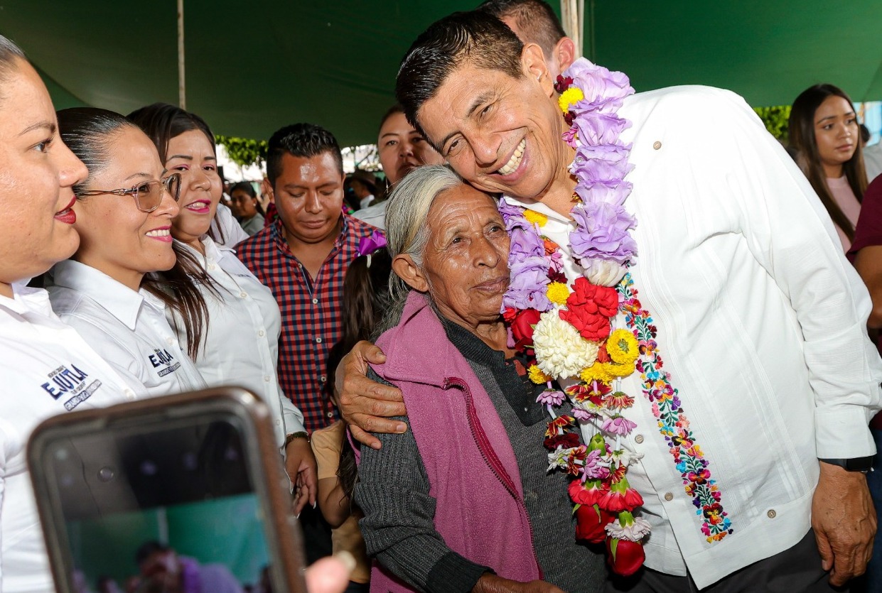 Destinan acciones de infraestructura carretera, salud y alimentación para Ejutla de Crespo