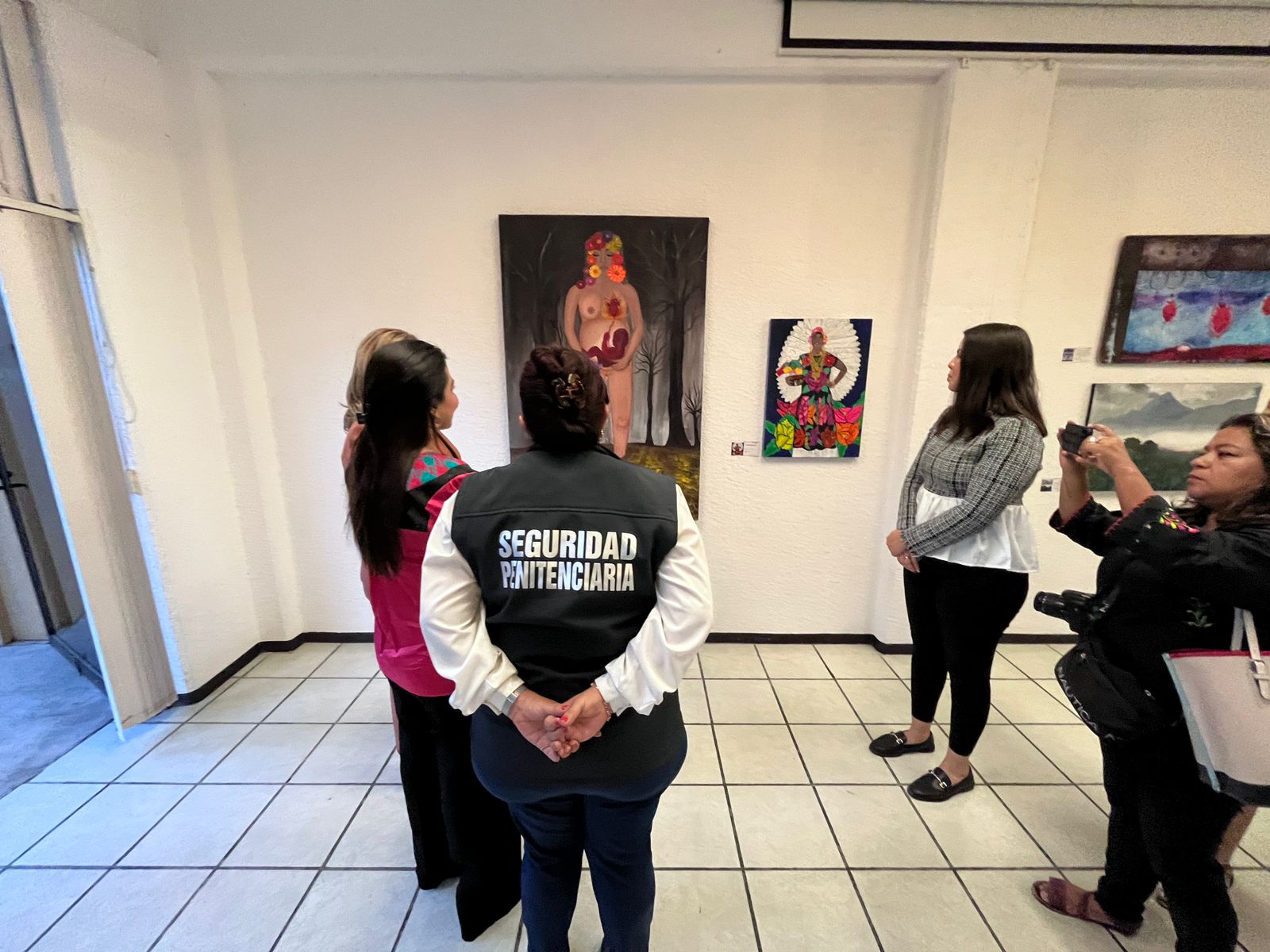 Mujeres privadas de libertad presentan sus obras en la exposición Pintando Sueños