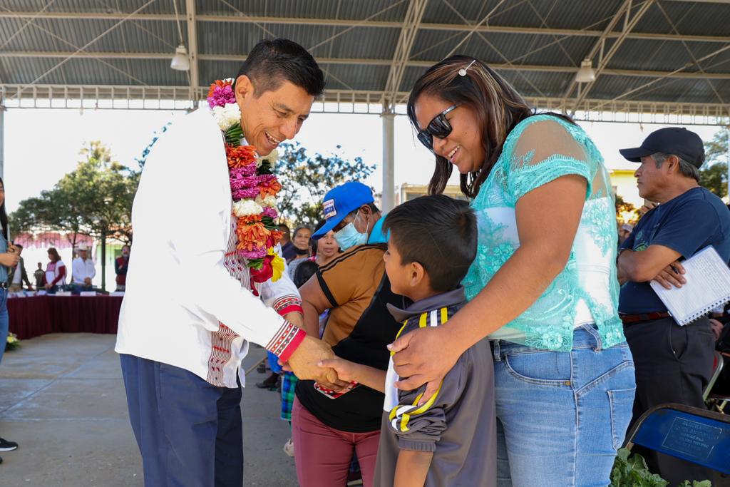 Con mejor educación, servicios y cultura, transformarán a San Juan Guelavía