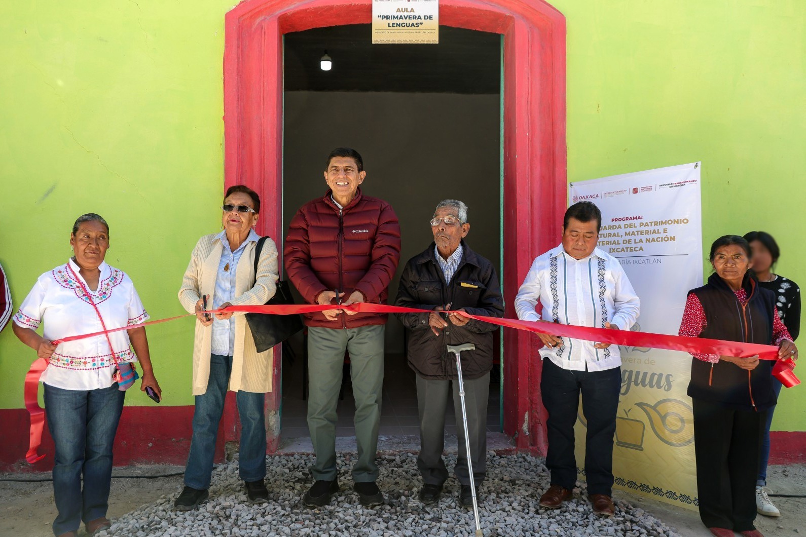 Refrenda Salomón Jara compromiso para sacar de la pobreza a Santa María Ixcatlán