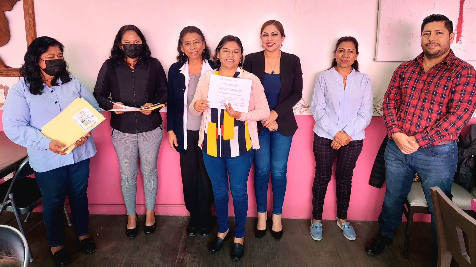 Entregan reconocimientos a ocho unidades de salud por desempeño en la certificación de escuelas  