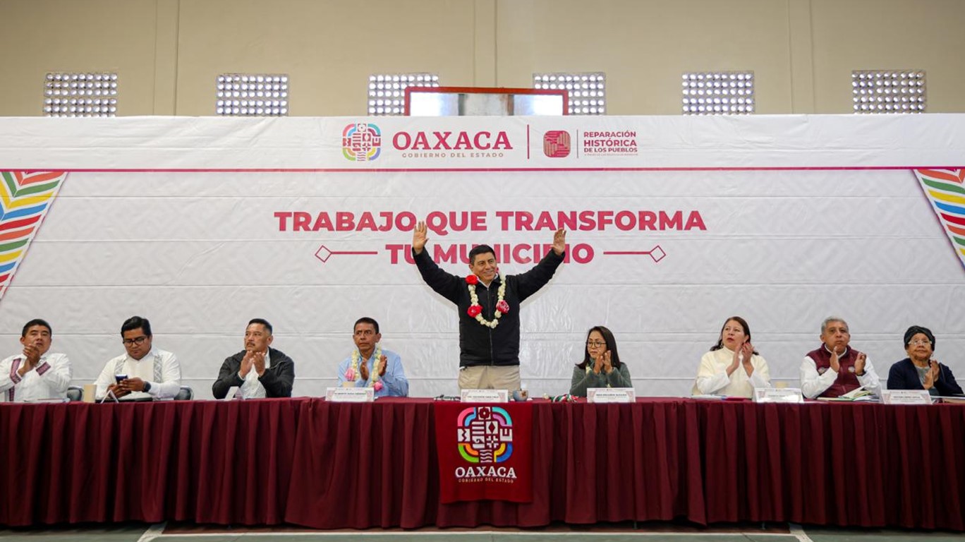 Anuncian inversión para obras educativas, campo y alimentación en San Juan Evangelista Analco