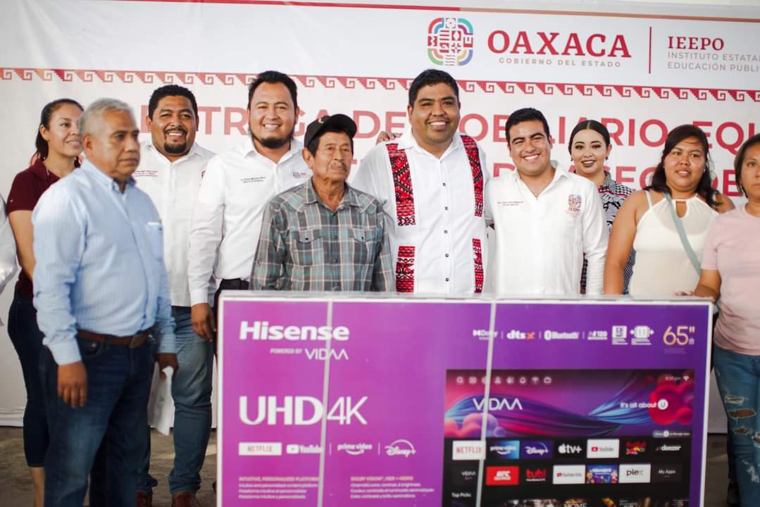 Entrega IEEPO más de 7 mdp en mobiliario, equipo e insumos a escuelas de nivel básico