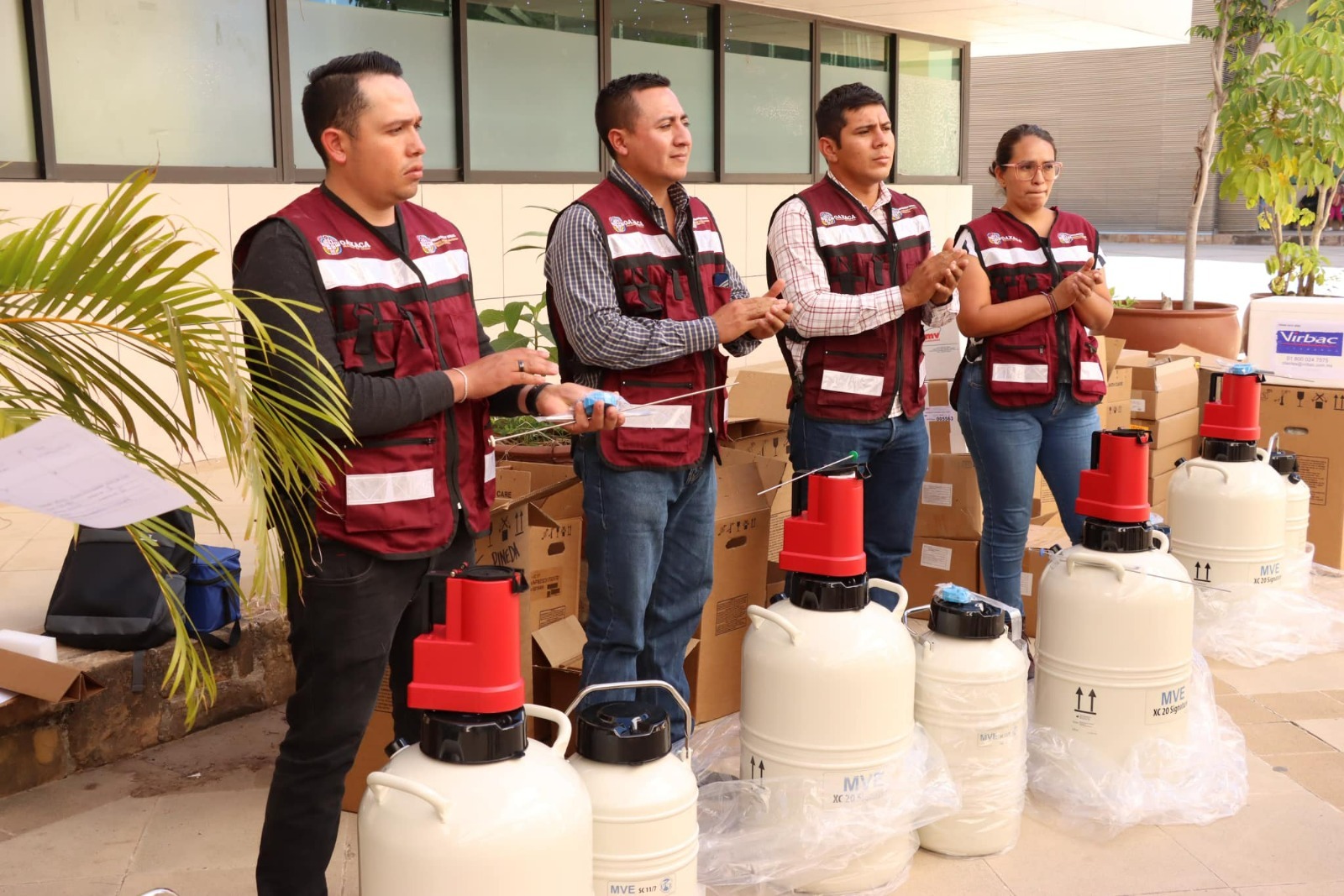Sefader entrega material para inseminación artificial de ganado bovino