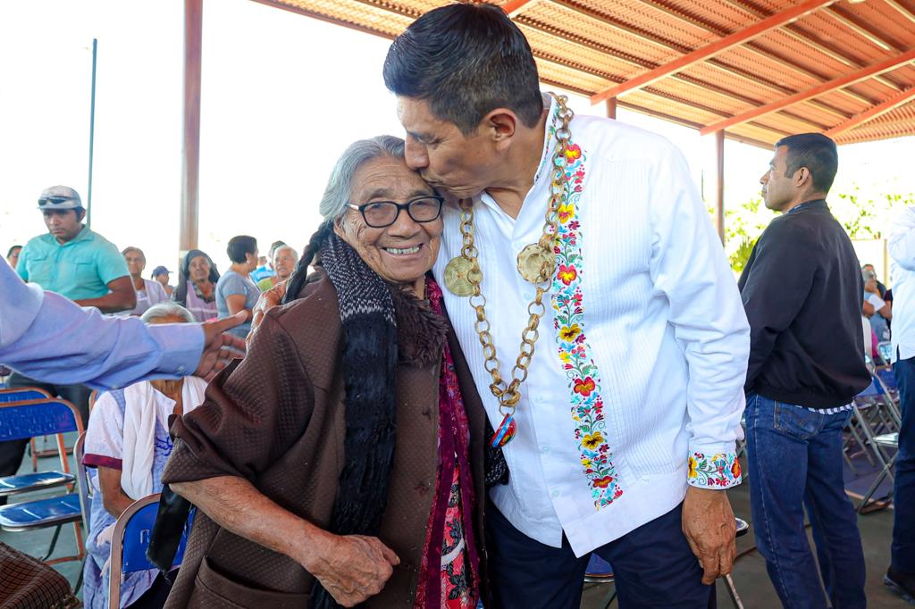 Impulsa Gobierno del Estado proyectos de infraestructura, deporte y educación en Santa Cruz Papalutla