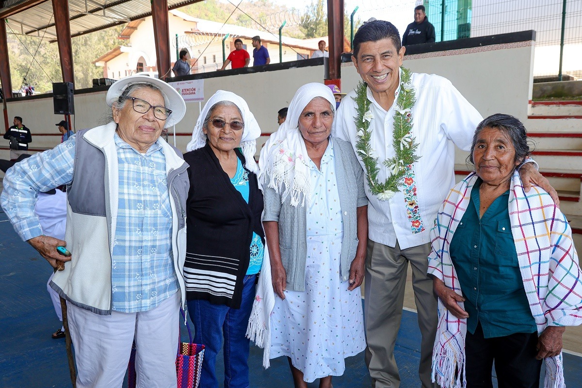 Gobierno de Oaxaca lleva Bienestar a San Baltazar Yatzachi el Bajo