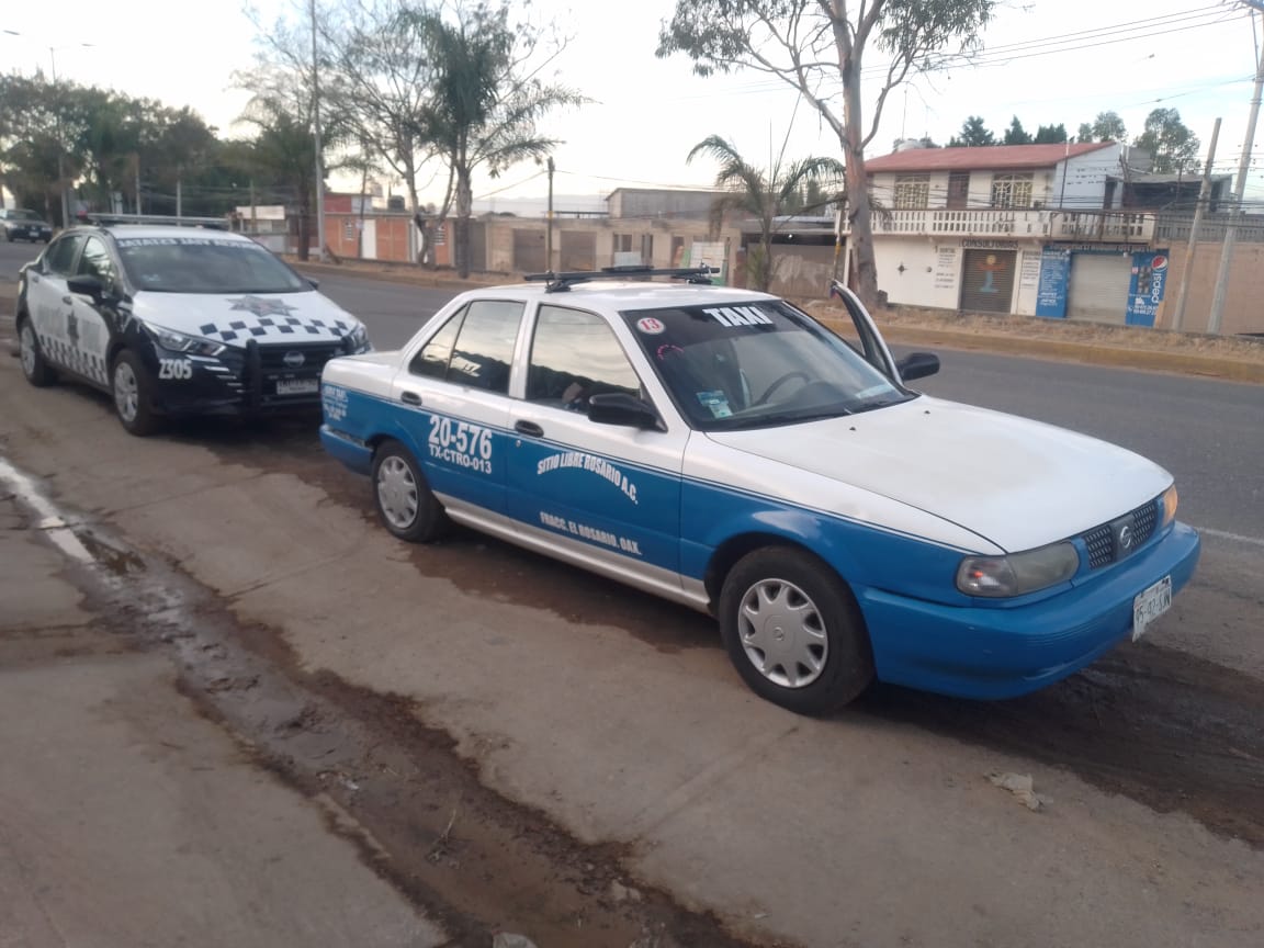 Asegura Policía Vial Estatal a conductor y personas migrantes en Villa de Etla