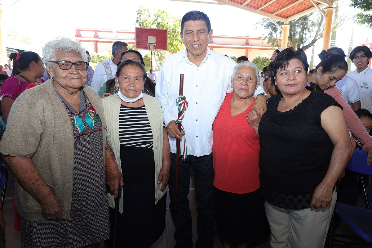 En equipo sacaremos adelante a San Juan Chilateca: Salomón Jara
