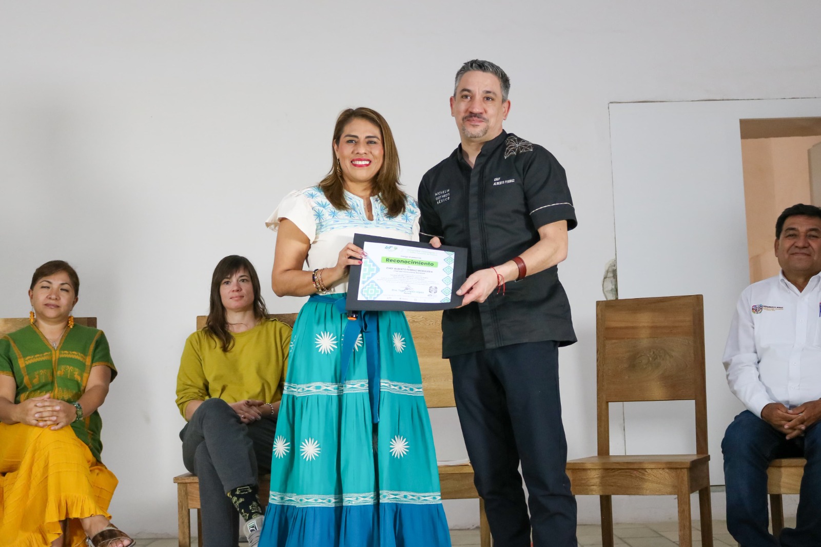 Chef Alberto Ferruz inspira a estudiantes de Gastronomía de la UTVCO