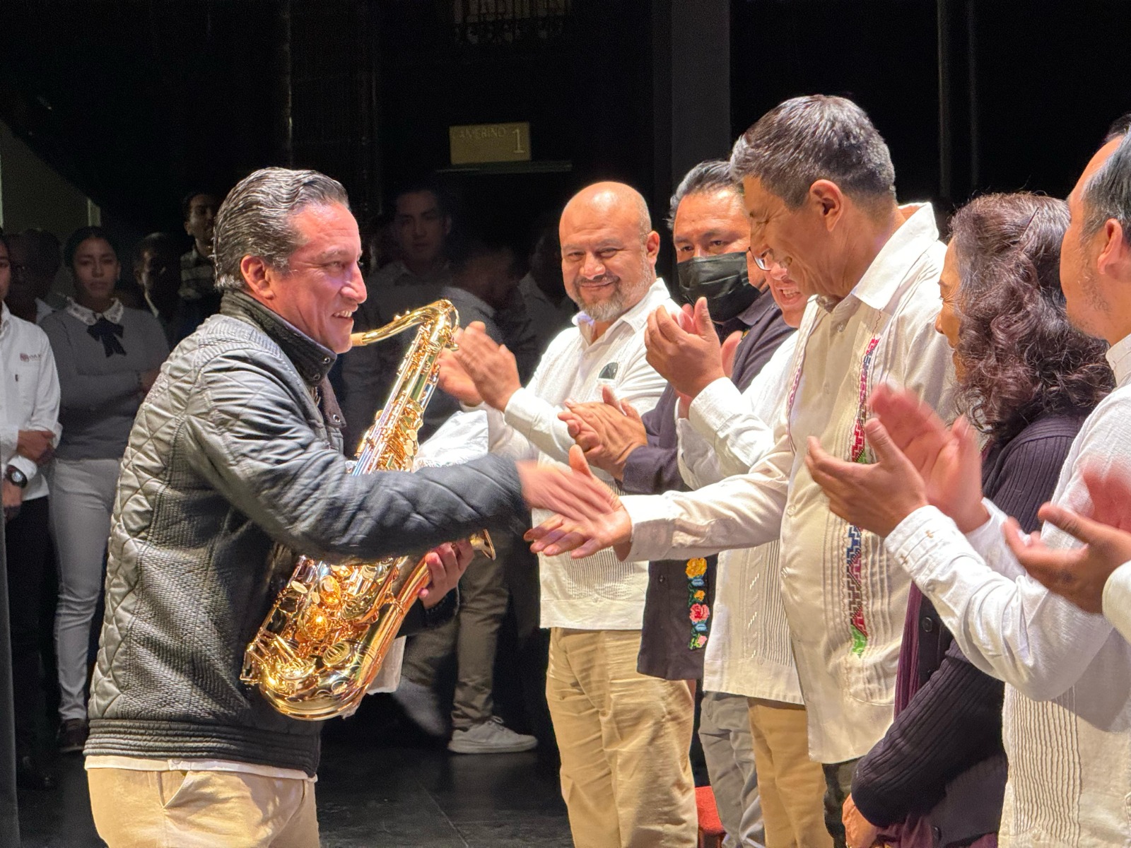 Con entrega de instrumentos se enaltece el legado musical de Oaxaca: Salomón Jara