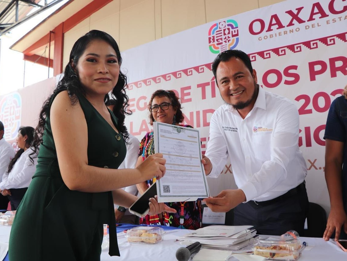 Continúa IEEPO con entrega de títulos profesionales a egresados de Escuelas Normales de Oaxaca