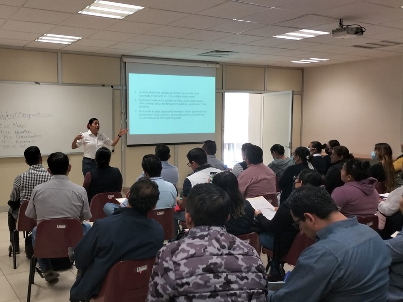 Capacita SSO a personal de salud sobre cáncer infantil para detección oportuna