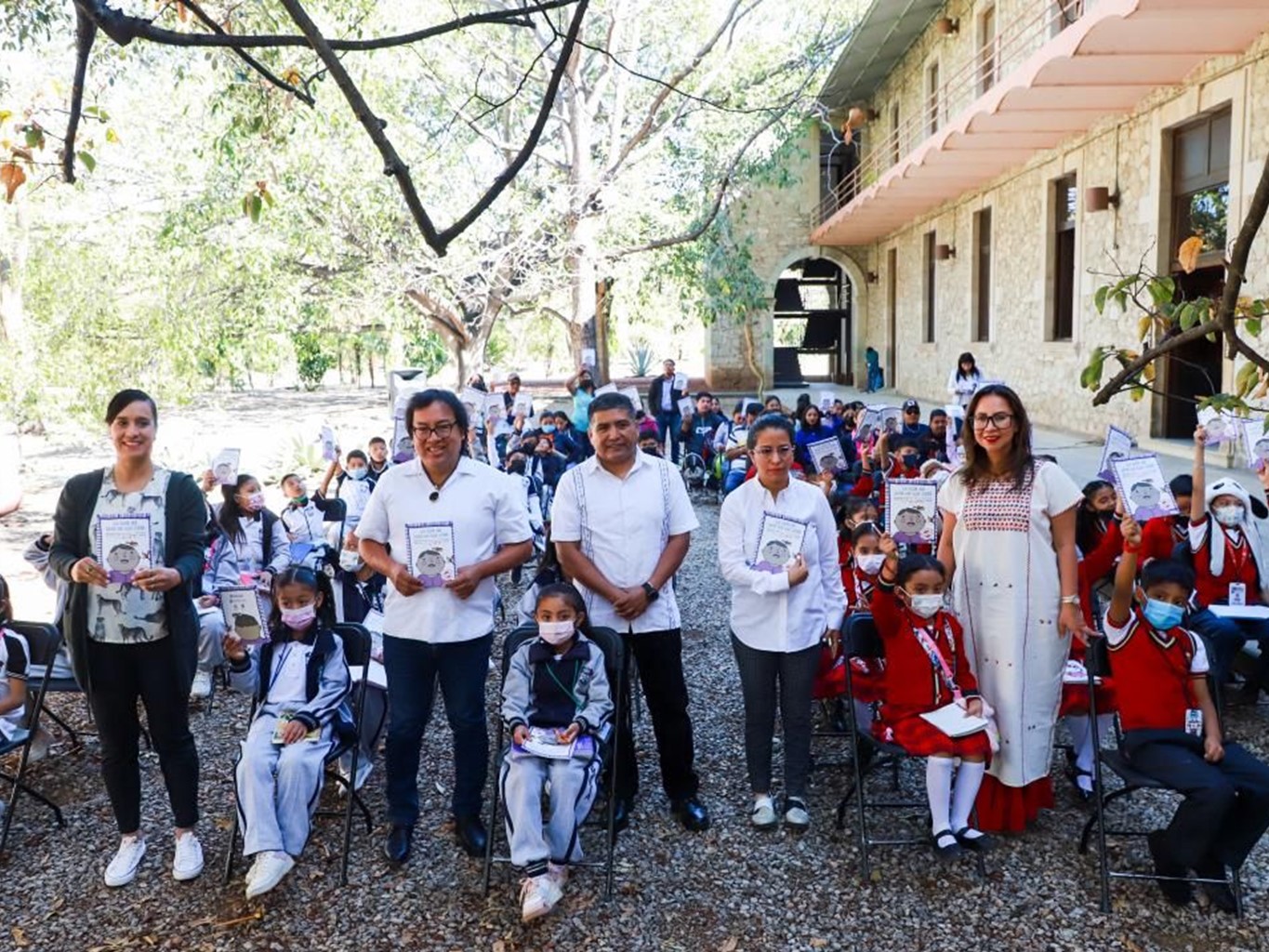 Presenta Gobierno de Oaxaca libro bilingüe “Lo que se dice de las aves”