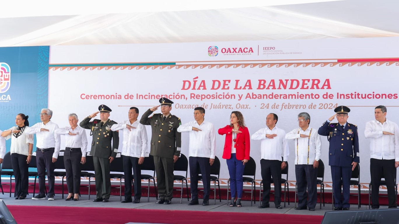 Celebra Gobierno de Oaxaca Día de la Bandera Nacional, estandarte ético de la Cuarta Transformación