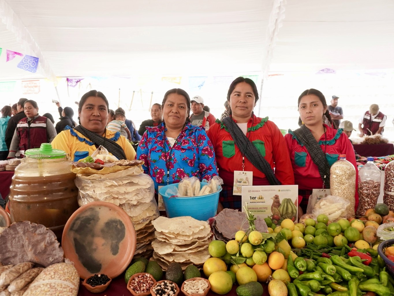 Fomenta Sefader consumo local con Primer Tianguis Agroalimentario en Oaxaca