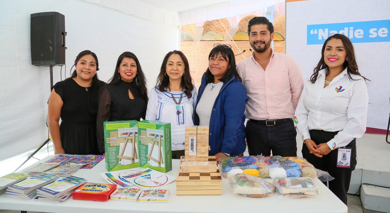 Entrega DIF Oaxaca kits de material para clubes de Personas Mayores
