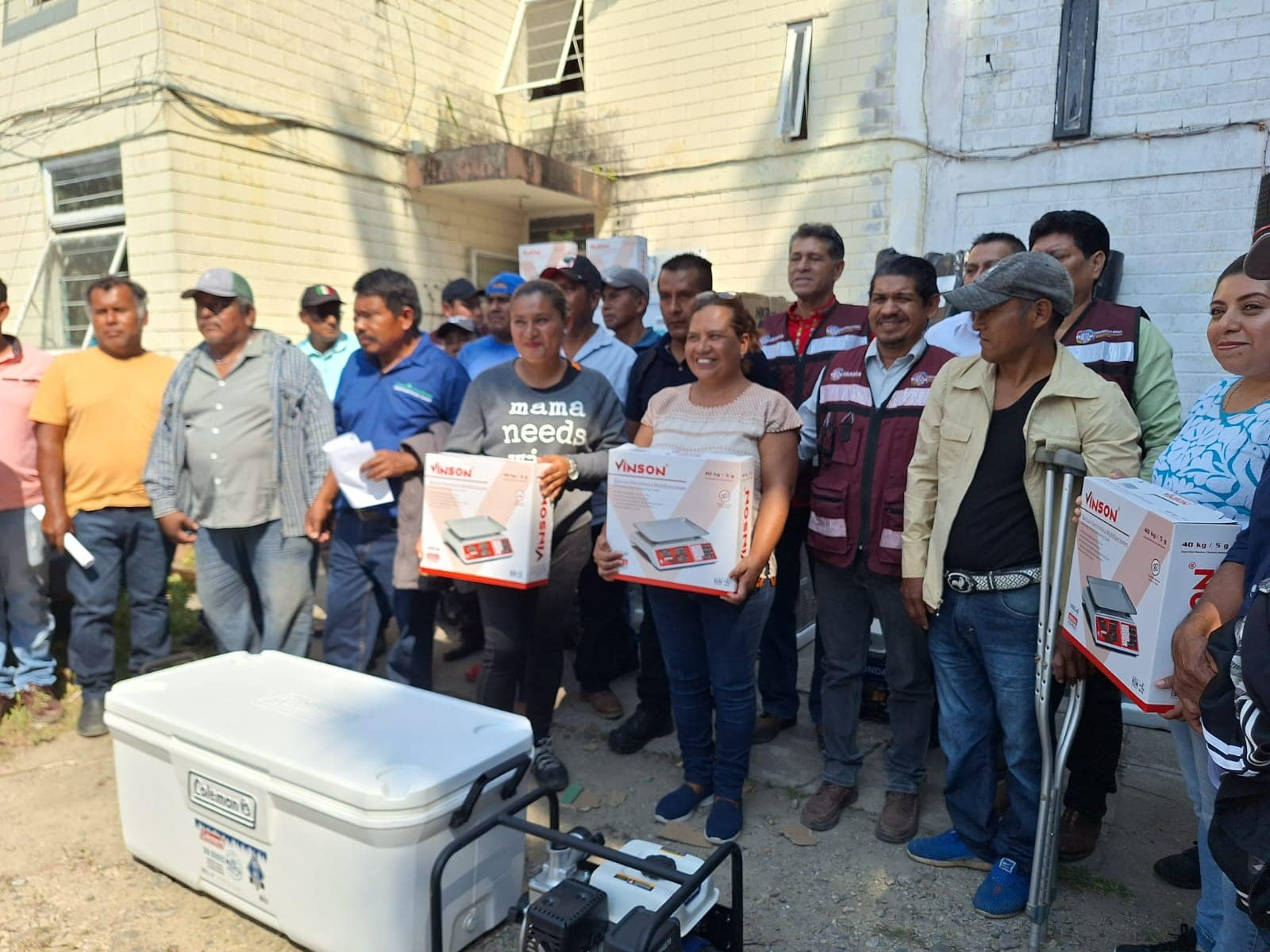 Equipa Sefader a personas acuicultoras y pescadoras de la Cuenca del Papaloapan