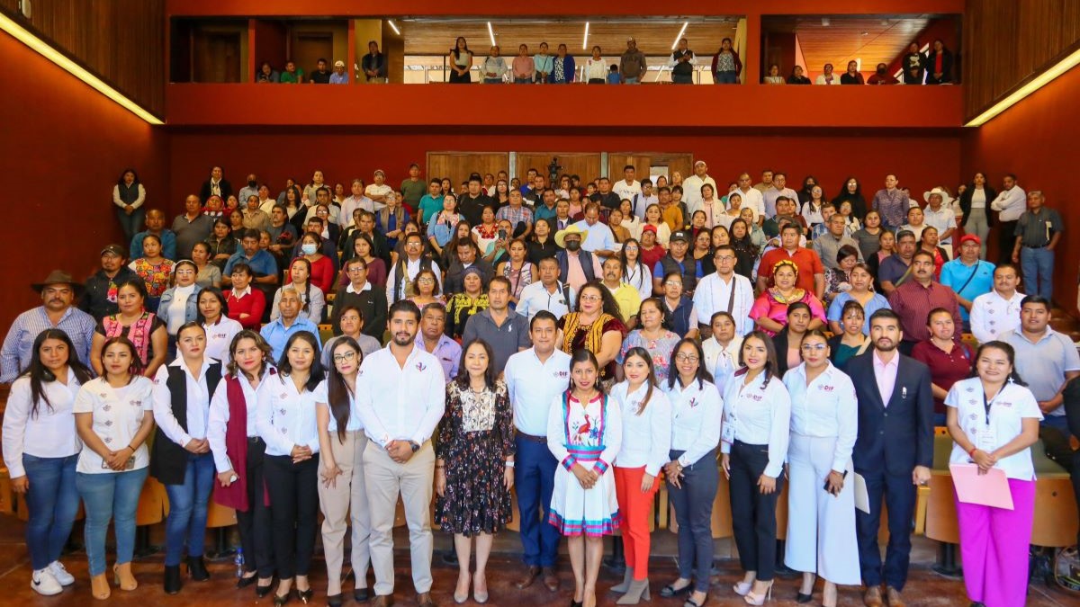 Entrega DIF Oaxaca acreditaciones a Comités DIF Municipales de Sistemas Normativos Indígenas