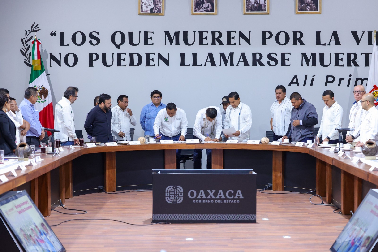 Atestigua Gobierno de Oaxaca acuerdo de paz entre Santa Cruz Zenzontepec y Santiago Amoltepec