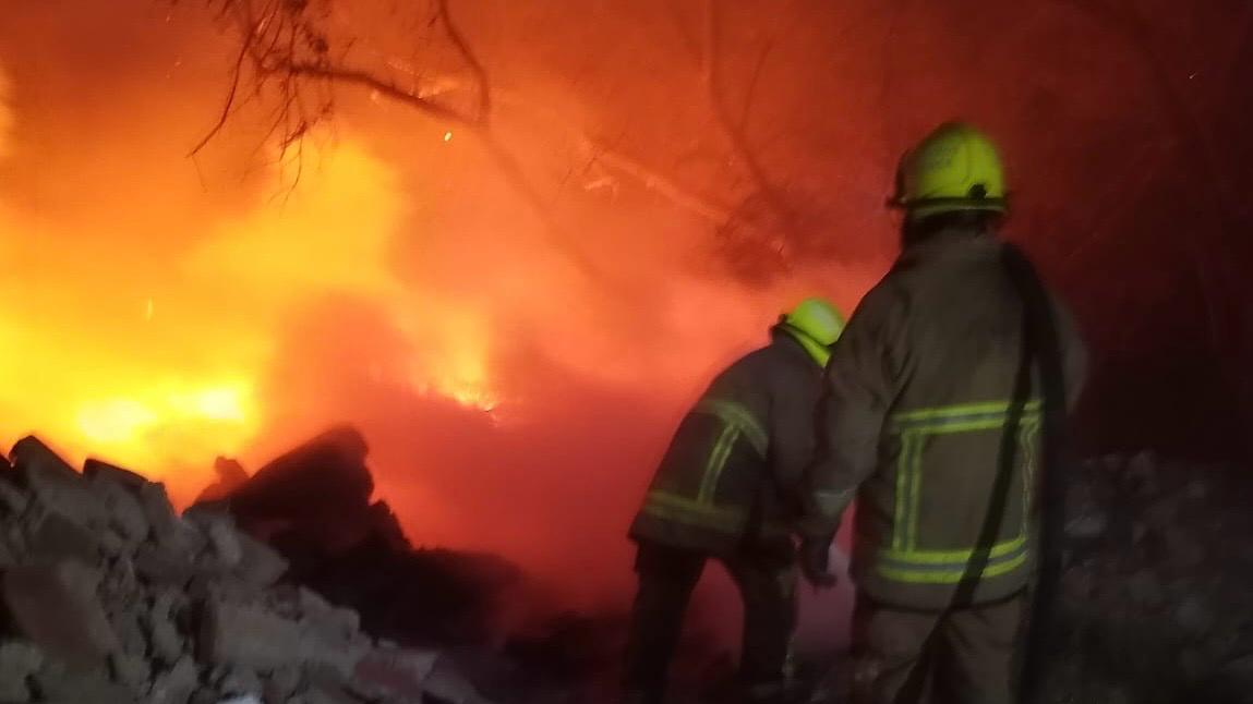 Atiende Bomberos de Oaxaca incendio en zona conurbada