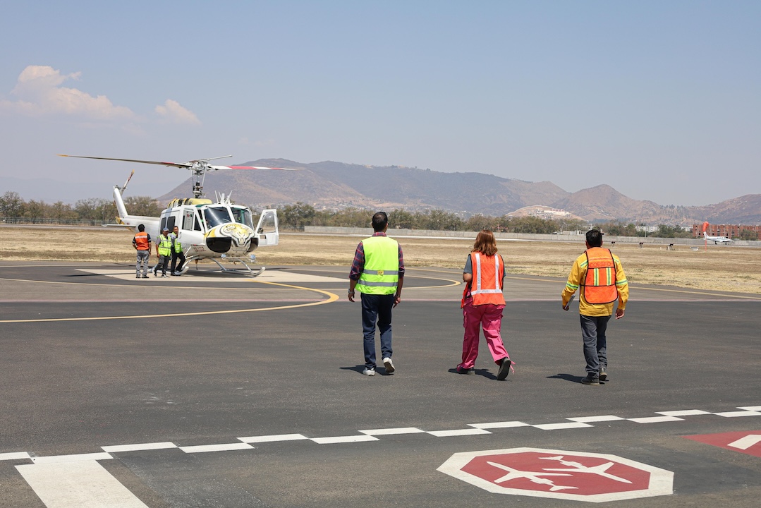 Refuerza Coesfo con un helicóptero el combate a incendio forestal en el Istmo