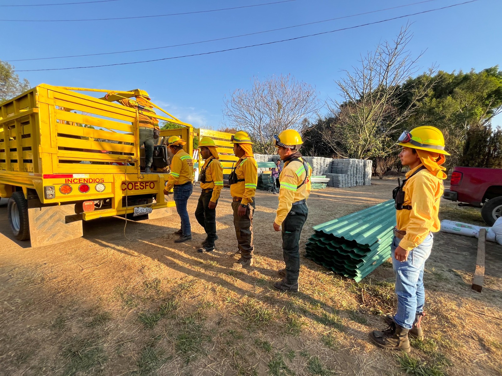 Atienden incendio en Santiago Tenango