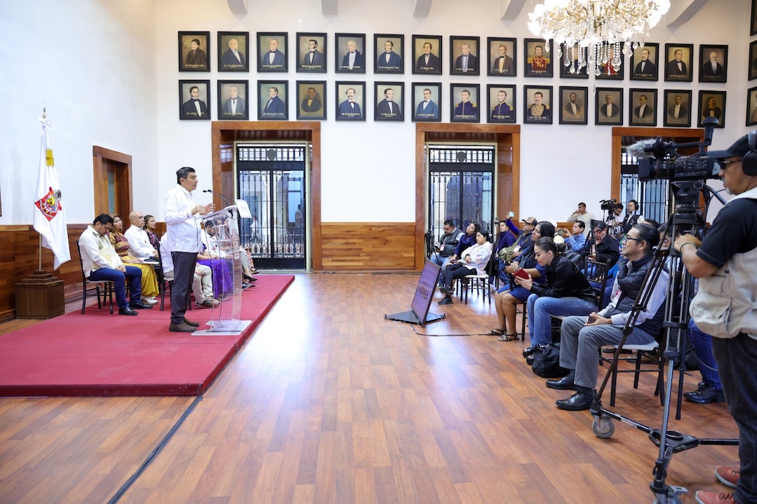 Participa Gobierno del Estado en mesa de atención a magisterio oaxaqueño encabezada por el Presidente de México