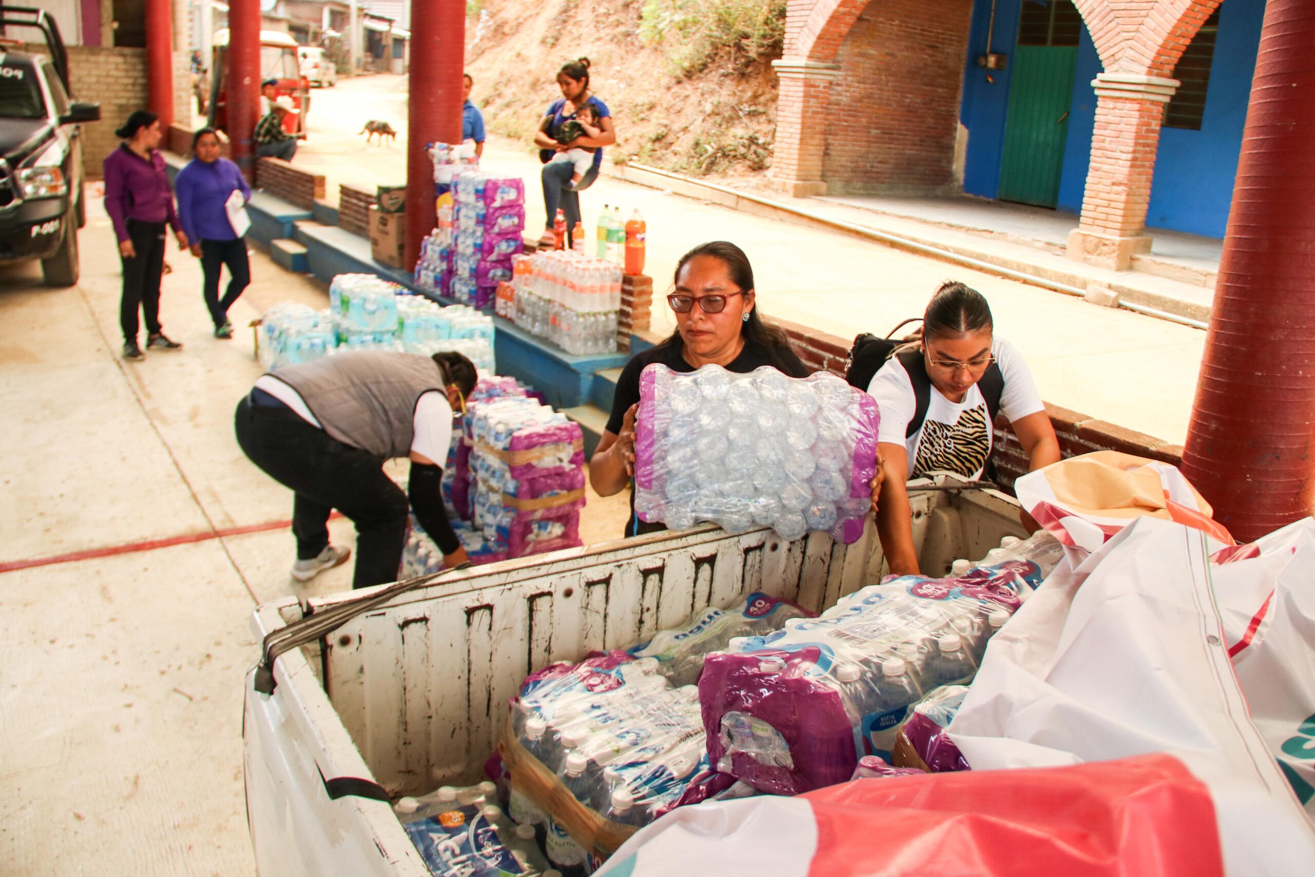 Se suma DIF Oaxaca al apoyo de las familias de Mixtepec