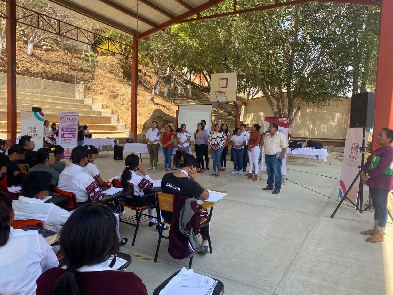 Llegan a escuelas de Valles Centrales jornadas para deconstruir la masculinidad tradicional
