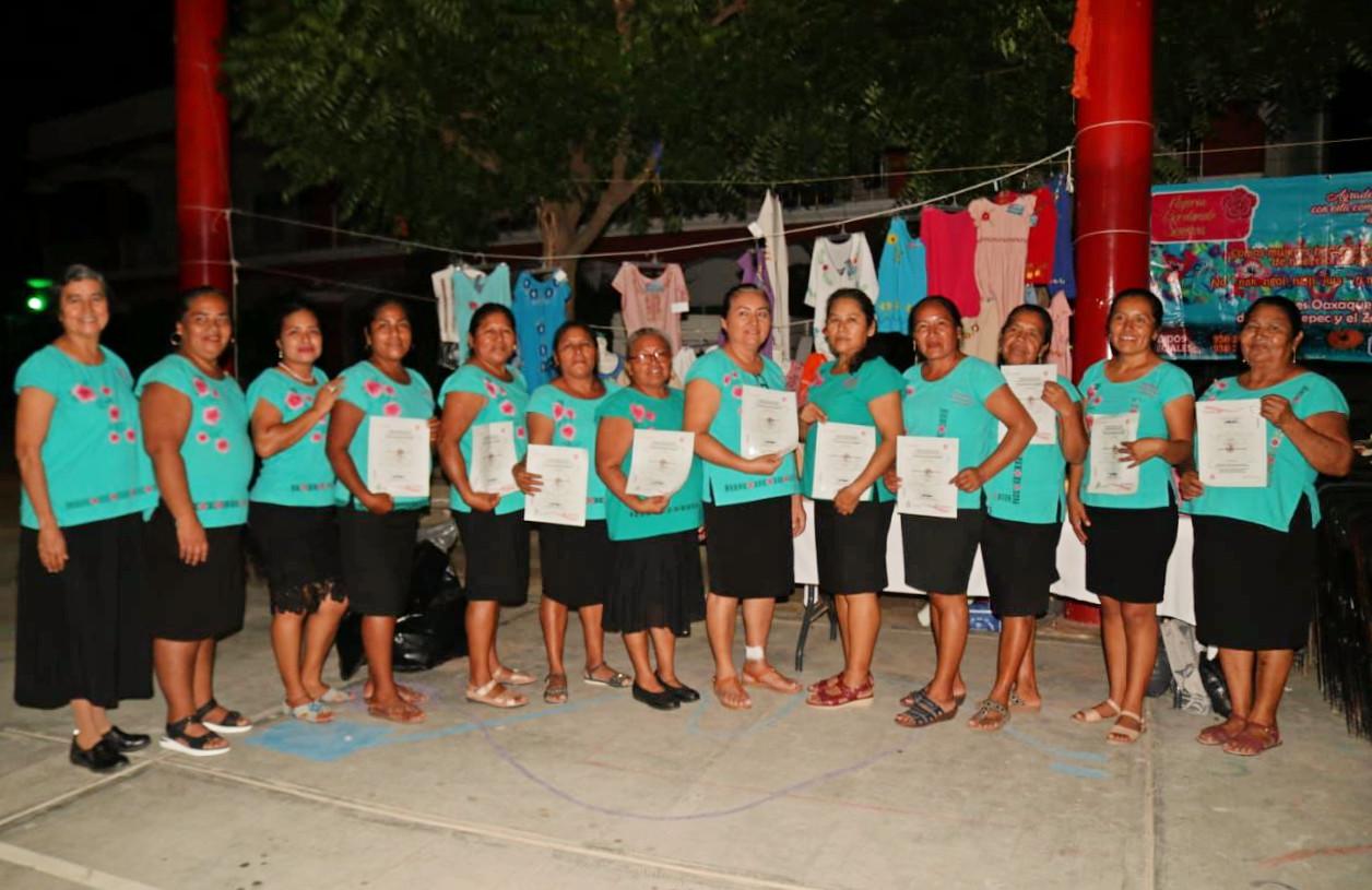 Mujeres bordando sueños, un referente de empoderamiento en la Costa